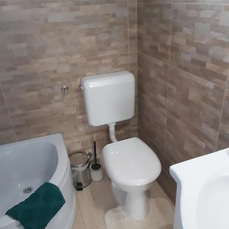 Gunilak Gunaras Dombóvár